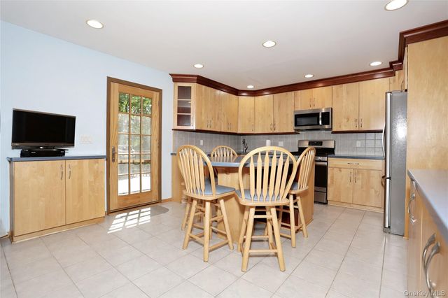 150 Schweizer Lane, Bardonia, NY 10954
