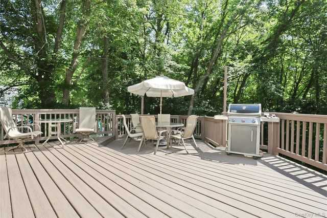 150 Schweizer Lane, Bardonia, NY 10954