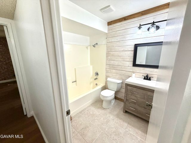39254 Willowvale Road, Palmdale, CA 93551