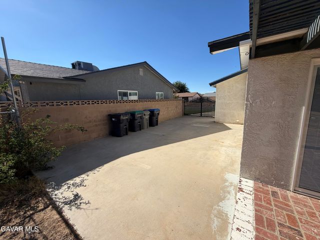 39254 Willowvale Road, Palmdale, CA 93551