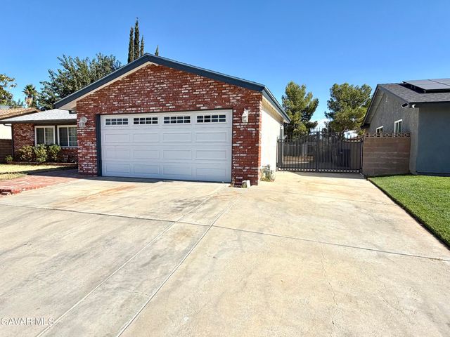 39254 Willowvale Road, Palmdale, CA 93551