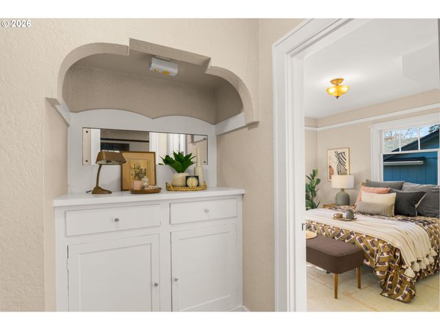 6926 N SEDRO St, Portland, OR 97203