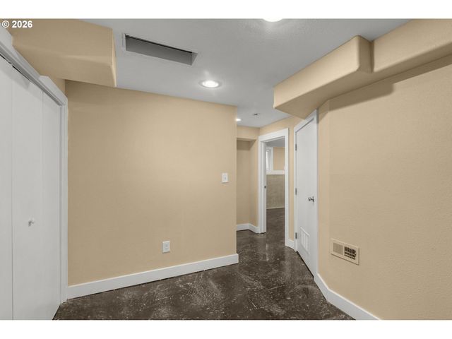 6926 N SEDRO St, Portland, OR 97203