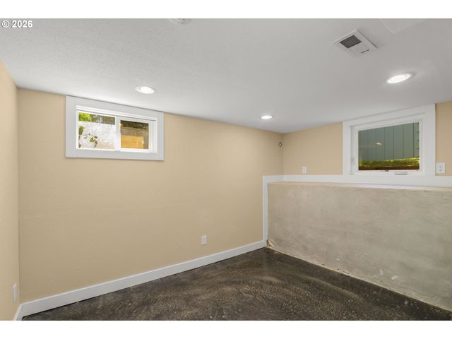 6926 N SEDRO St, Portland, OR 97203