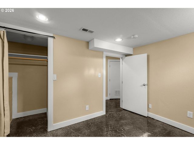 6926 N SEDRO St, Portland, OR 97203