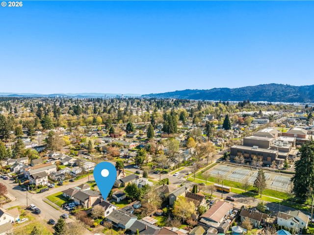 6926 N SEDRO St, Portland, OR 97203