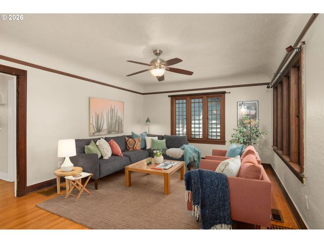 6926 N SEDRO St, Portland, OR 97203