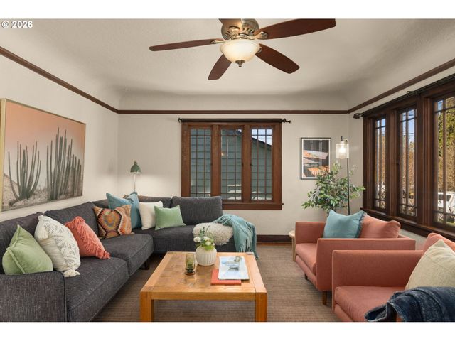 6926 N SEDRO St, Portland, OR 97203