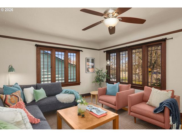 6926 N SEDRO St, Portland, OR 97203