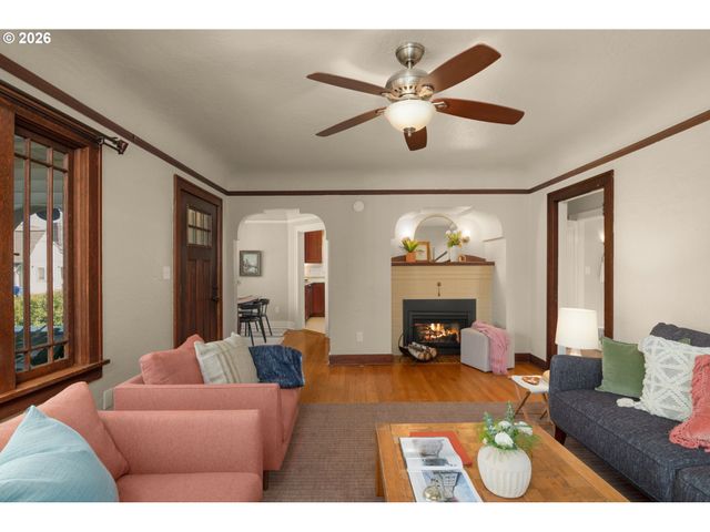 6926 N SEDRO St, Portland, OR 97203