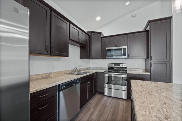 800 Elm Drive, Fairfax, MN 55332