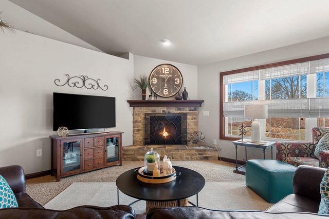 345 CROSSWINDS LANE, Green Bay, WI 54311