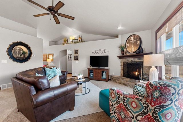 345 CROSSWINDS LANE, Green Bay, WI 54311