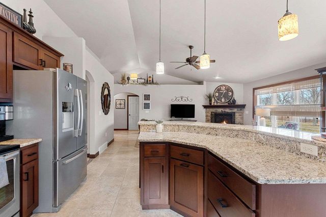 345 CROSSWINDS LANE, Green Bay, WI 54311