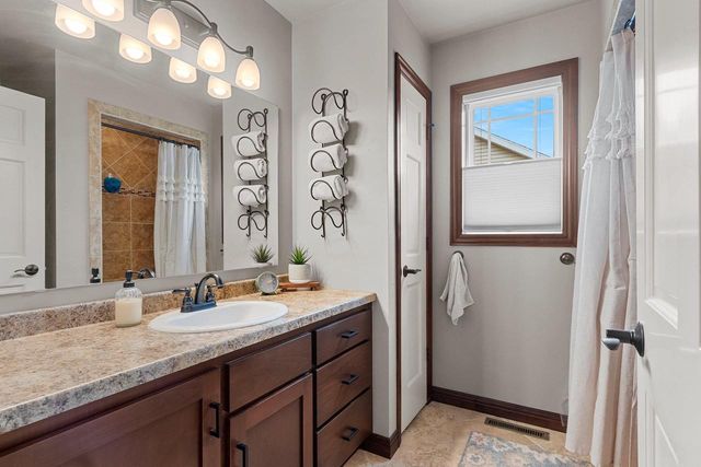 345 CROSSWINDS LANE, Green Bay, WI 54311