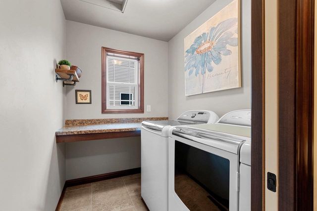 345 CROSSWINDS LANE, Green Bay, WI 54311