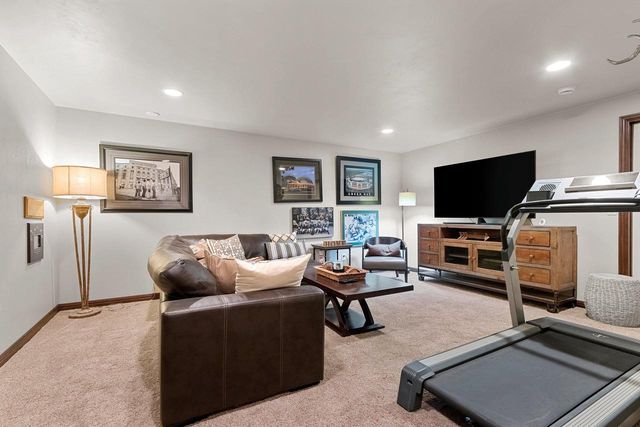 345 CROSSWINDS LANE, Green Bay, WI 54311