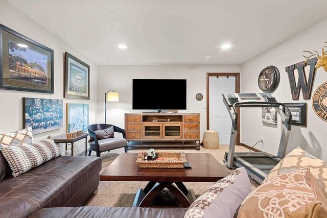 345 CROSSWINDS LANE, Green Bay, WI 54311