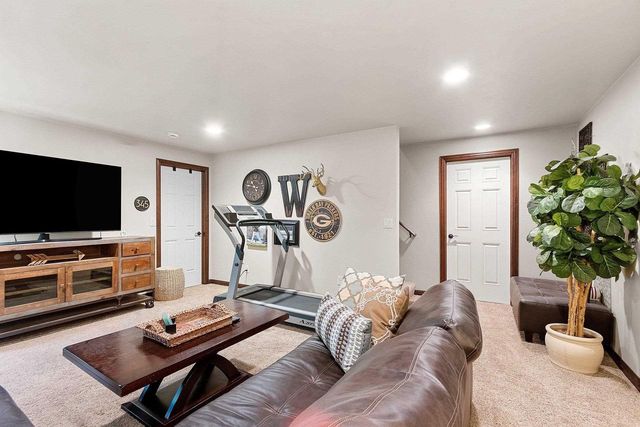 345 CROSSWINDS LANE, Green Bay, WI 54311