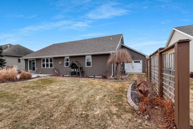 345 CROSSWINDS LANE, Green Bay, WI 54311