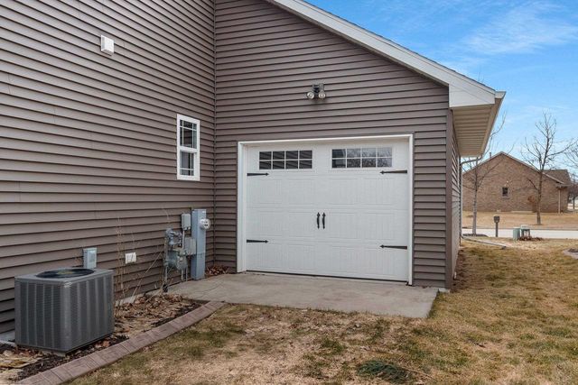 345 CROSSWINDS LANE, Green Bay, WI 54311