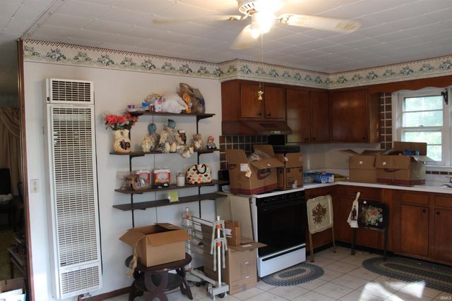 450 S Gerald Lett Ave, Angola, IN 46703