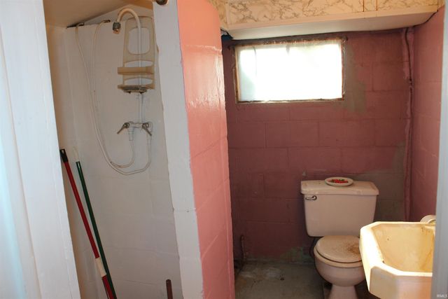 450 S Gerald Lett Ave, Angola, IN 46703