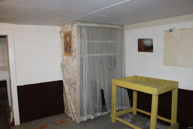 450 S Gerald Lett Ave, Angola, IN 46703