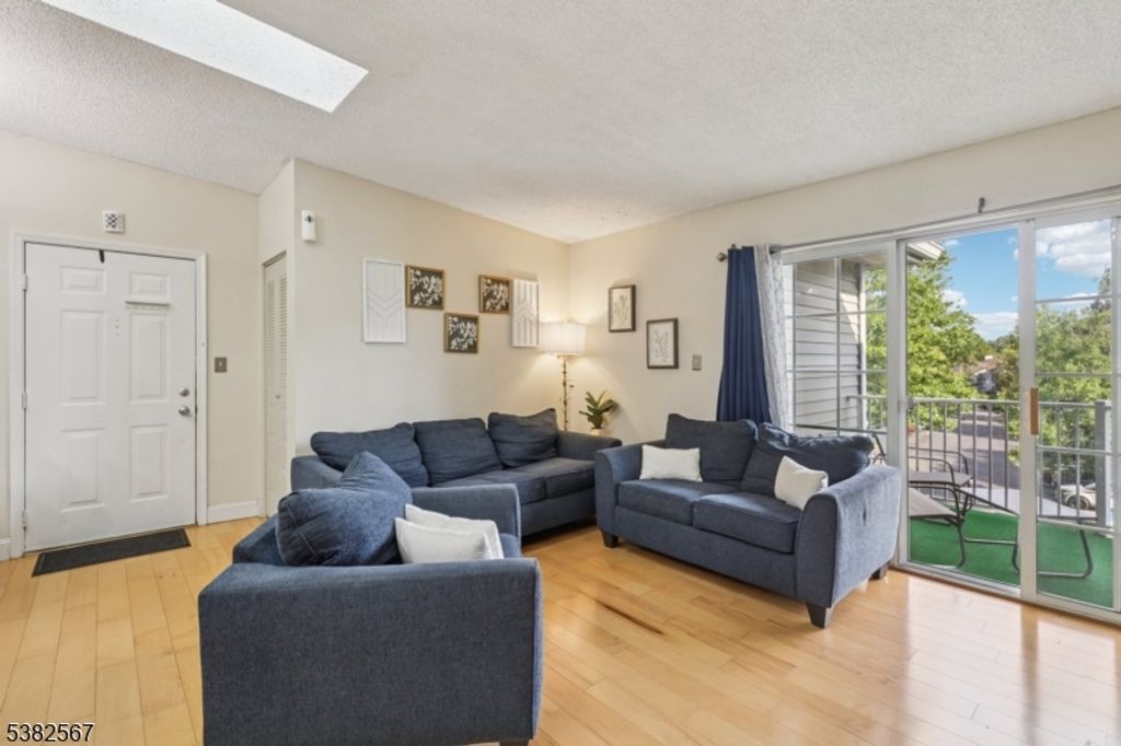 89 Lindsey Ct 4021, Franklin Twp., NJ 08823