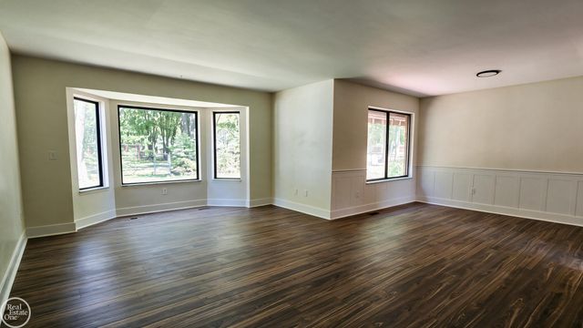 11343 Common Road, Warren, MI 48093