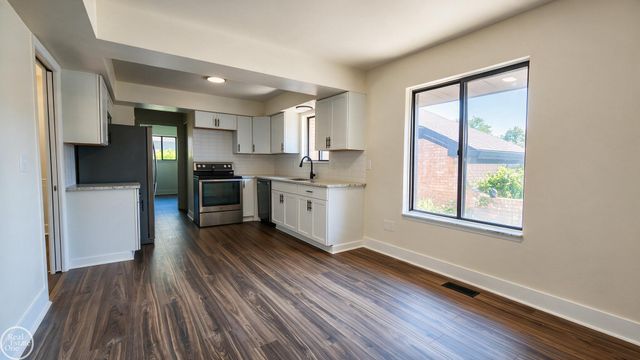 11343 Common Road, Warren, MI 48093