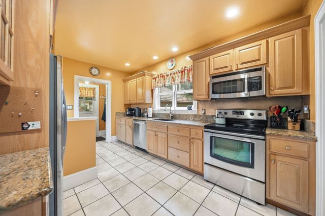 162 Flagg St, Worcester, MA 01609