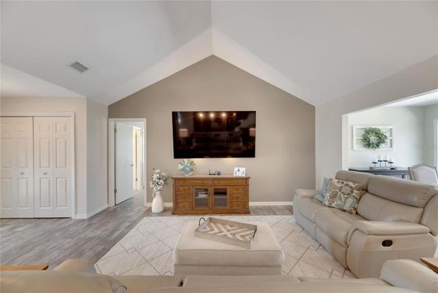2002 E VIEW DRIVE, Sun City Center, FL 33573