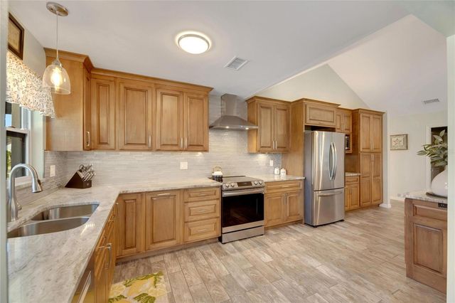 2002 E VIEW DRIVE, Sun City Center, FL 33573