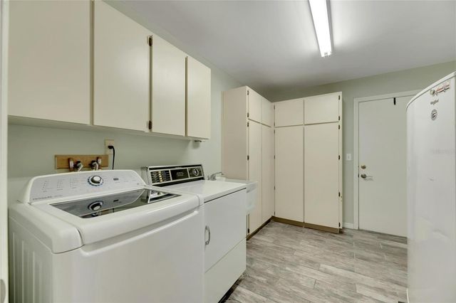2002 E VIEW DRIVE, Sun City Center, FL 33573