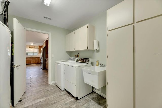 2002 E VIEW DRIVE, Sun City Center, FL 33573