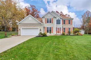 92 Ravenshollow Drive, Cuyahoga Falls, OH 44223