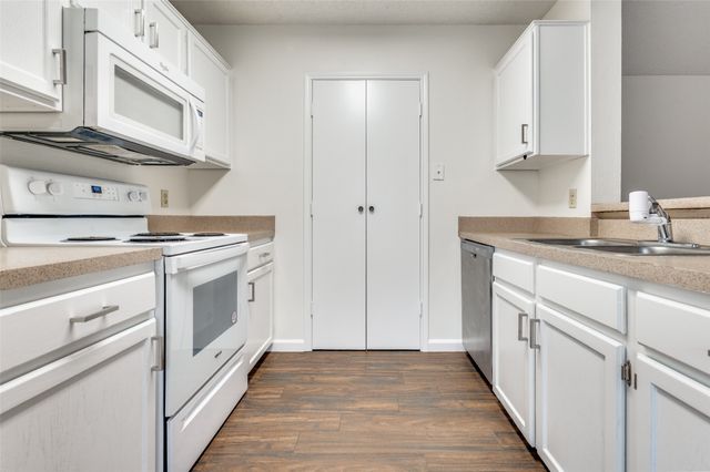 232 S Pipeline Road W 234, Euless, TX 76040