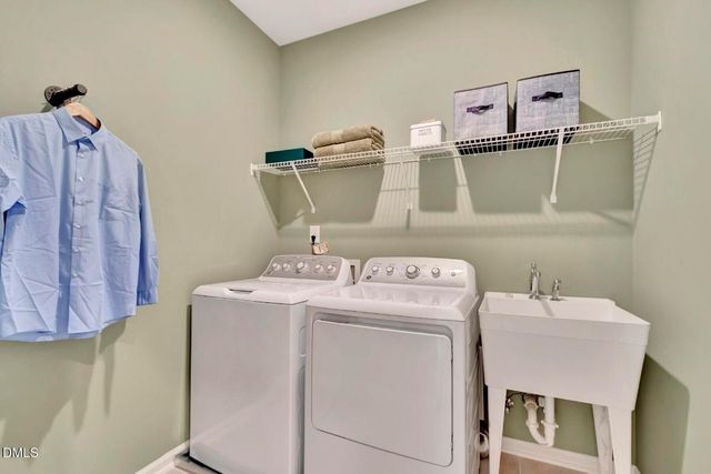 10033 Secluded Garden Drive 160, Apex, NC 27523