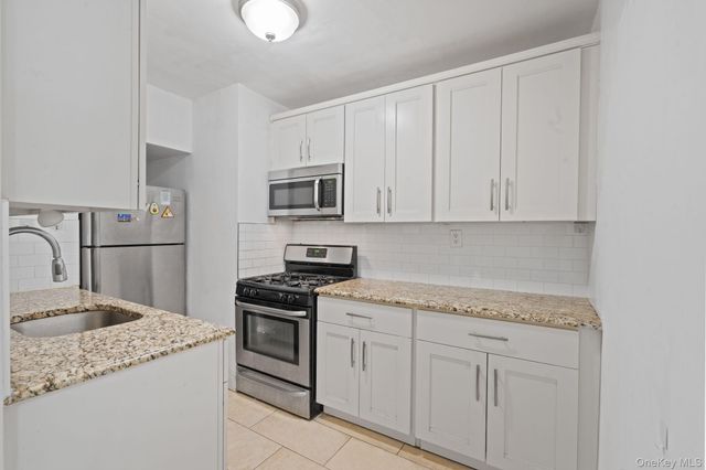 139-15 83rd Avenue 305, Briarwood, NY 11435