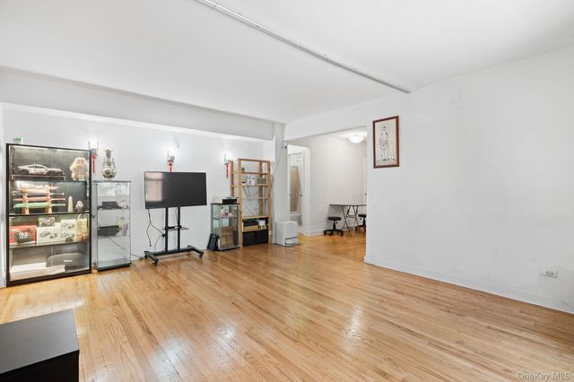 139-15 83rd Avenue 305, Briarwood, NY 11435