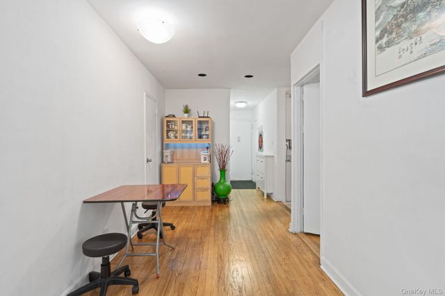 139-15 83rd Avenue 305, Briarwood, NY 11435