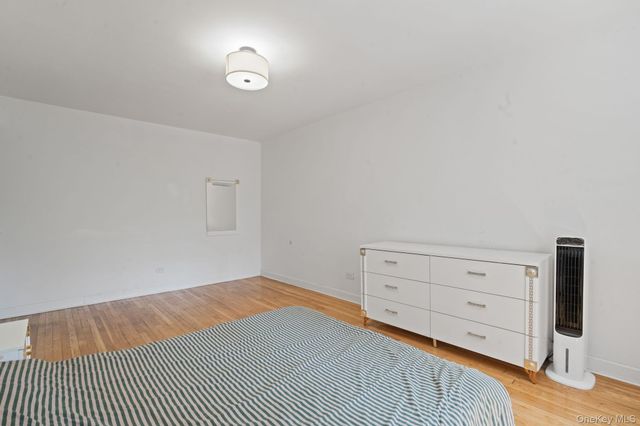 139-15 83rd Avenue 305, Briarwood, NY 11435
