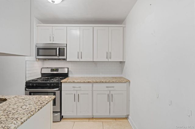 139-15 83rd Avenue 305, Briarwood, NY 11435
