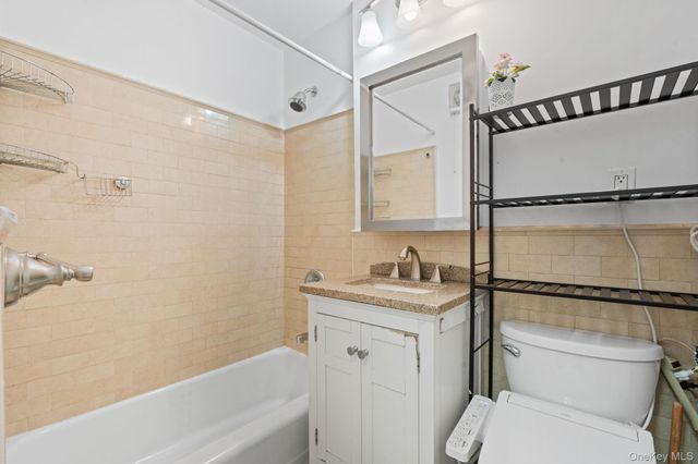 139-15 83rd Avenue 305, Briarwood, NY 11435