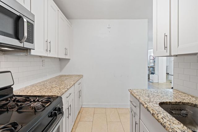 139-15 83rd Avenue 305, Briarwood, NY 11435