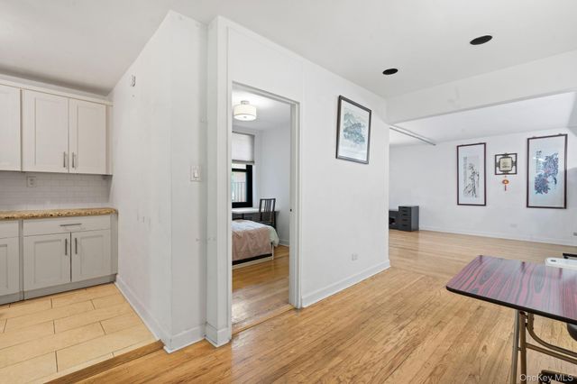 139-15 83rd Avenue 305, Briarwood, NY 11435