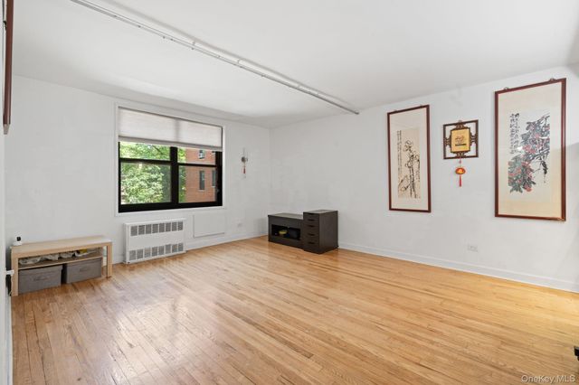 139-15 83rd Avenue 305, Briarwood, NY 11435