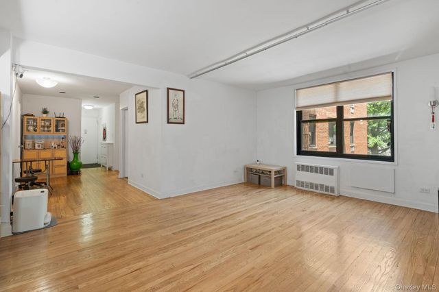 139-15 83rd Avenue 305, Briarwood, NY 11435