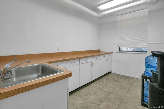 2400 Davidson Avenue Ground FL Office, Bronx, NY 10468